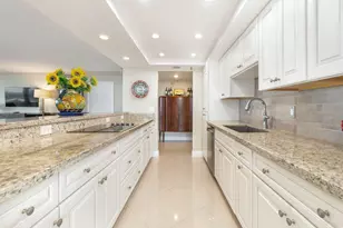 2480 Presidential Way, West Palm Beach, FL 33401 - Photo 9