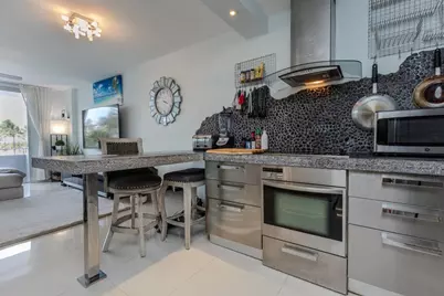 465 Ocean Drive #320, Miami Beach, FL 33139 - Photo 5