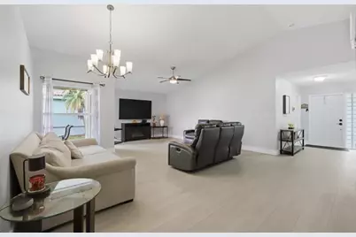 12564 NW 10th Place, Sunrise, FL 33323 - Photo 11
