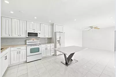 126 West Court, Royal Palm Beach, FL 33411 - Photo 3
