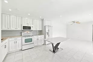 126 West Ct, Royal Palm Beach, FL 33411 - Photo 3