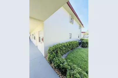 40 Woodland Drive #105, Vero Beach, FL 32962 - Photo 3