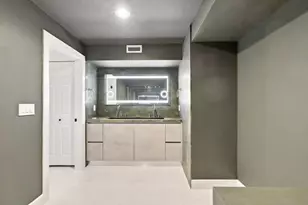 877 NE 195th St, Miami, FL 33179 - Photo 43