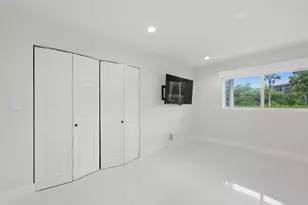 877 NE 195th St, Miami, FL 33179 - Photo 41