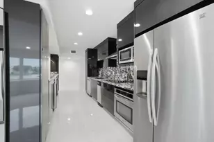 877 NE 195th St, Miami, FL 33179 - Photo 25