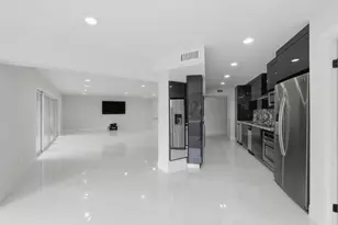 877 NE 195th St, Miami, FL 33179 - Photo 23
