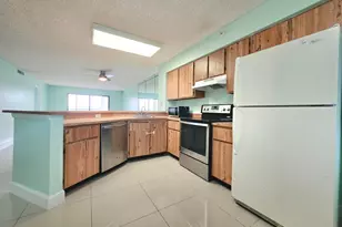 2112 S Cypress Bend Dr, Pompano Beach, FL 33069 - Photo 7