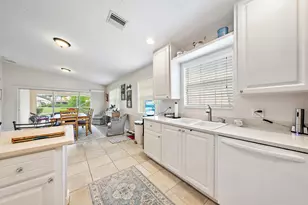 8229 St Johns Ct, Wellington, FL 33414 - Photo 9