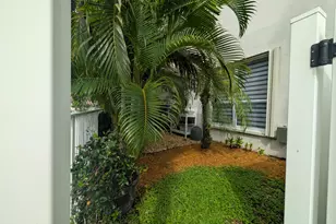 855 SW 174th Terrace, Pembroke Pines, FL 33029 - Photo 7