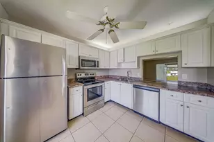 546 Covered Bridge Blvd, Lake Worth, FL 33467 - Photo 9