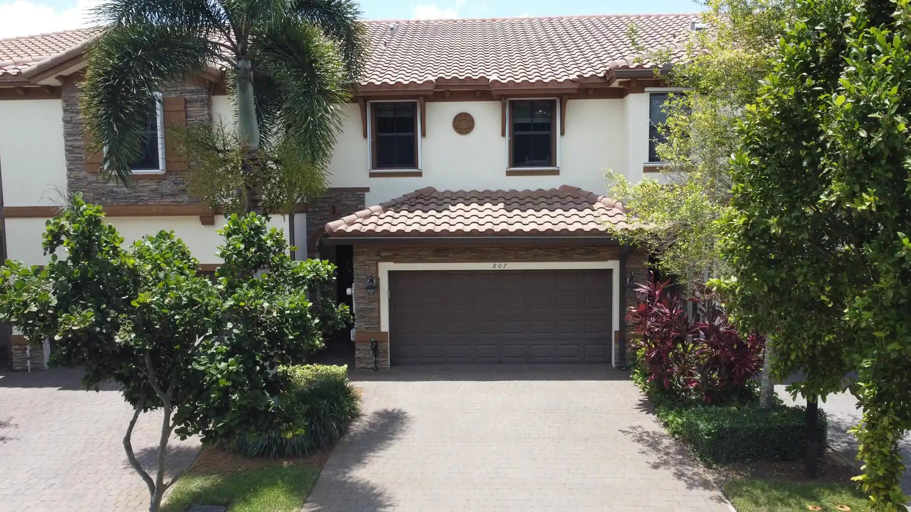 807 E Village Cir - 807 E Village Cir, Davie, FL 33325 Luxury Property | Jose Angel Pina
