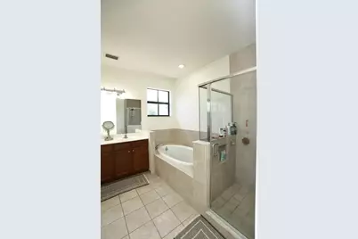 807 E Village Circle, Davie, FL 33325 - Photo 19