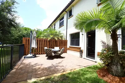 807 E Village Circle, Davie, FL 33325 - Photo 27