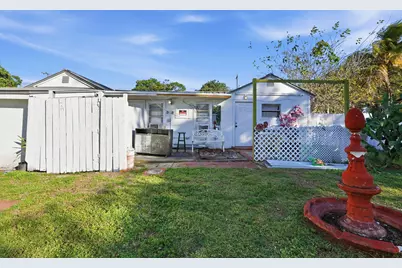 230 SW 14th Street, Dania Beach, FL 33004 - Photo 15