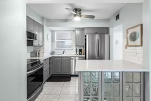 721 Lori Dr, Palm Springs, FL 33461 - Photo 9