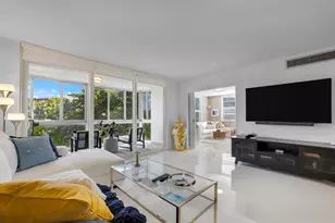 3930 Oaks Clubhouse Dr, Pompano Beach, FL 33069 - Photo 5