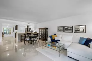 3930 Oaks Clubhouse Dr, Pompano Beach, FL 33069 - Photo 11
