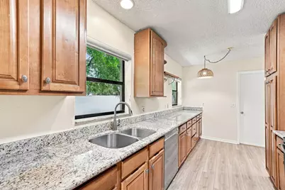 7085 Hyatt Avenue, Lantana, FL 33462 - Photo 9