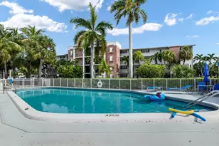 180 NE 12th Ave, Hallandale Beach, FL 33009 - Photo 23