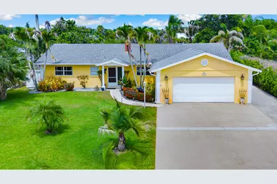 622 SW Pine Tree Lane, Palm City, FL 34990 - Photo 1