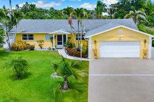622 SW Pine Tree Ln, Palm City, FL 34990 - Photo 1