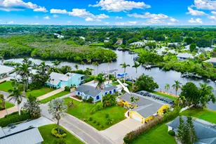 622 SW Pine Tree Ln, Palm City, FL 34990 - Photo 3