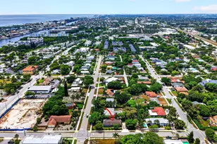 310 SE 8th St, Delray Beach, FL 33483 - Photo 9