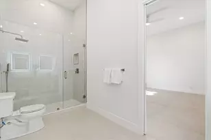 2525 Seminole Cir, West Palm Beach, FL 33409 - Photo 29