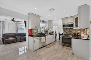 4716 NW 49th Pl, Tamarac, FL 33319 - Photo 11