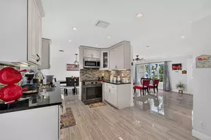 4716 NW 49th Pl, Tamarac, FL 33319 - Photo 13
