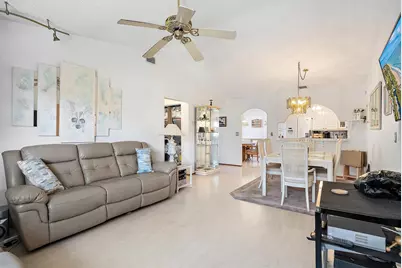 7633 Tahiti Lane #204, Lake Worth, FL 33467 - Photo 7