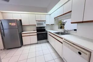 800 SW 125th Way, Pembroke Pines, FL 33027 - Photo 3