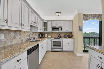 1761 SE Bridgewood Drive, Boca Raton, FL 33434 - Photo 7