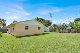 357 Garden Blvd, Palm Beach Gardens, FL 33410 - Photo 27