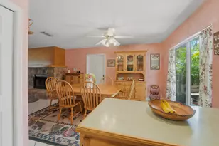 8645 SE Alabama Pl, Hobe Sound, FL 33455 - Photo 9