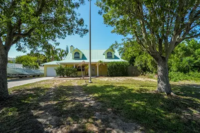 8645 SE Alabama Place, Hobe Sound, FL 33455 - Photo 3