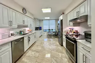 7568 Regency Lake Dr, Boca Raton, FL 33433 - Photo 23
