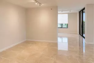 7568 Regency Lake Dr, Boca Raton, FL 33433 - Photo 11