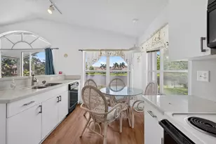 18871 NW 2nd St, Pembroke Pines, FL 33029 - Photo 23
