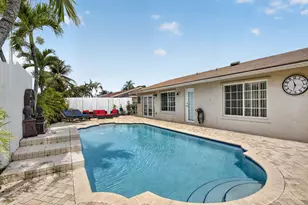 910 NE 205th St, Miami, FL 33179 - Photo 35