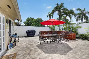 910 NE 205th St, Miami, FL 33179 - Photo 33