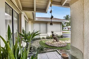 910 NE 205th St, Miami, FL 33179 - Photo 5