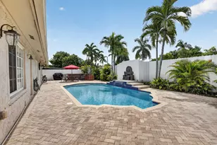 910 NE 205th St, Miami, FL 33179 - Photo 43