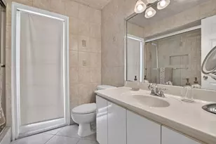 910 NE 205th St, Miami, FL 33179 - Photo 29