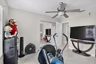 910 NE 205th St, Miami, FL 33179 - Photo 27