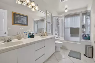 910 NE 205th St, Miami, FL 33179 - Photo 25