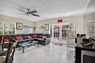 910 NE 205th St, Miami, FL 33179 - Photo 17
