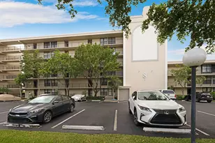 8 Royal Palm Way, Boca Raton, FL 33432 - Photo 1