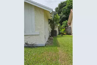 7520 SW 6th Court SW, North Lauderdale, FL 33068 - Photo 3