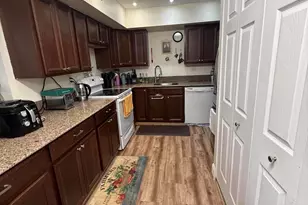 8040 SW 17th Pl, Davie, FL 33324 - Photo 9